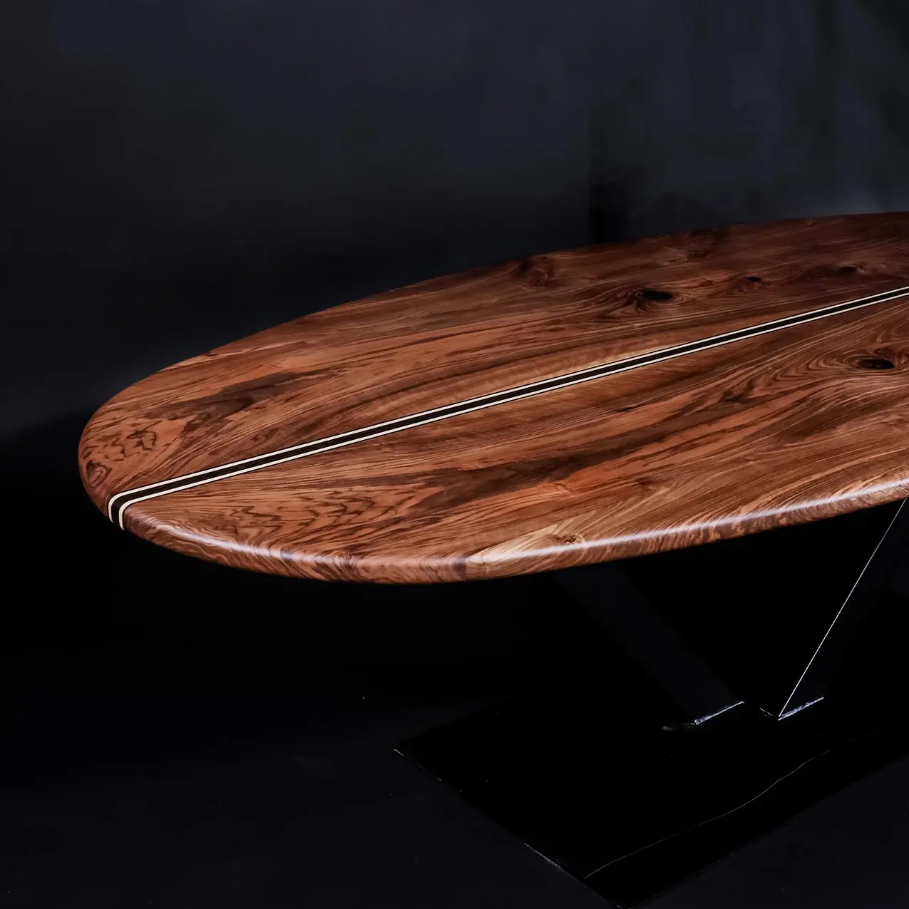 Table à manger ovale bois massif noyer signature wenge pied V bords ronds 1