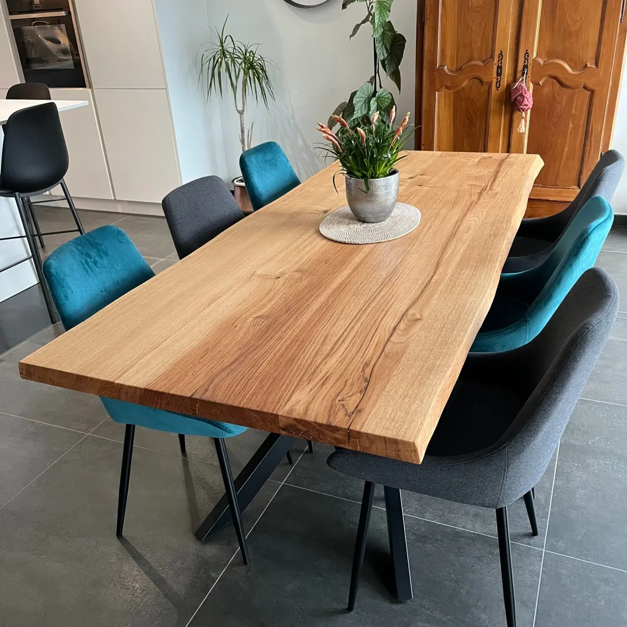 Table à manger bois massif chêne pourpre pied mikado noir 1